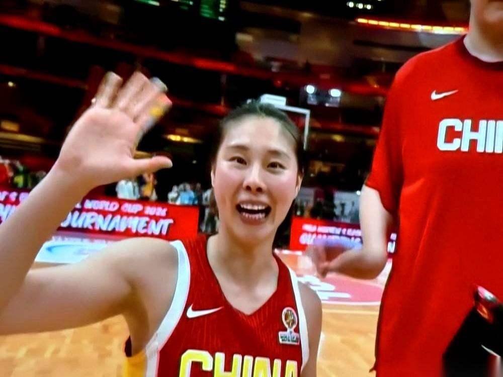 我跟你说，昨晚那场球，看得我手心全是汗。
最后两分钟，就差2分，感觉一口气喘不上