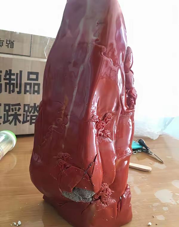 买到这样的寿山芙蓉石摆件，我能不能直接举报？太坑人了。
现在作假真的无孔不入。