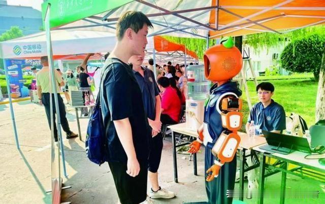 武汉职业技术大学为什么这么火？三点说透“武职大现象”

今年湖北高校圈最火的话题