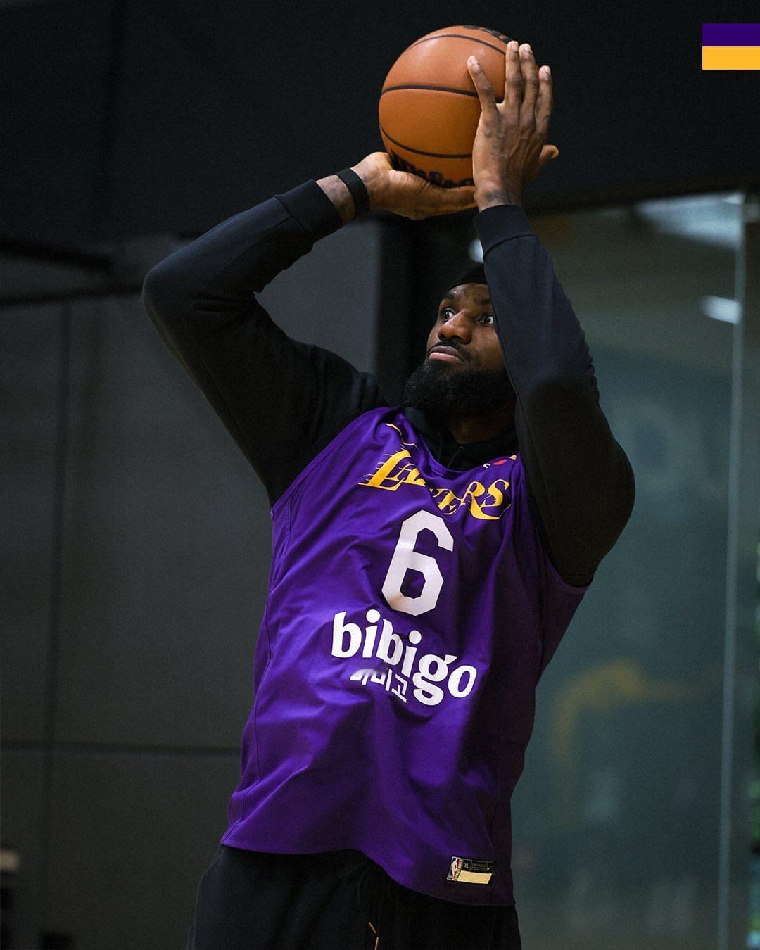 认真备战！湖人晒出今日训练图，明天对阵太阳，确定出战的首发球员只有詹姆斯和艾顿。