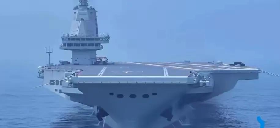 福建舰才是真正的"吞金巨兽"！

福建舰是个大块头。它排水量超过8万吨，是咱们中