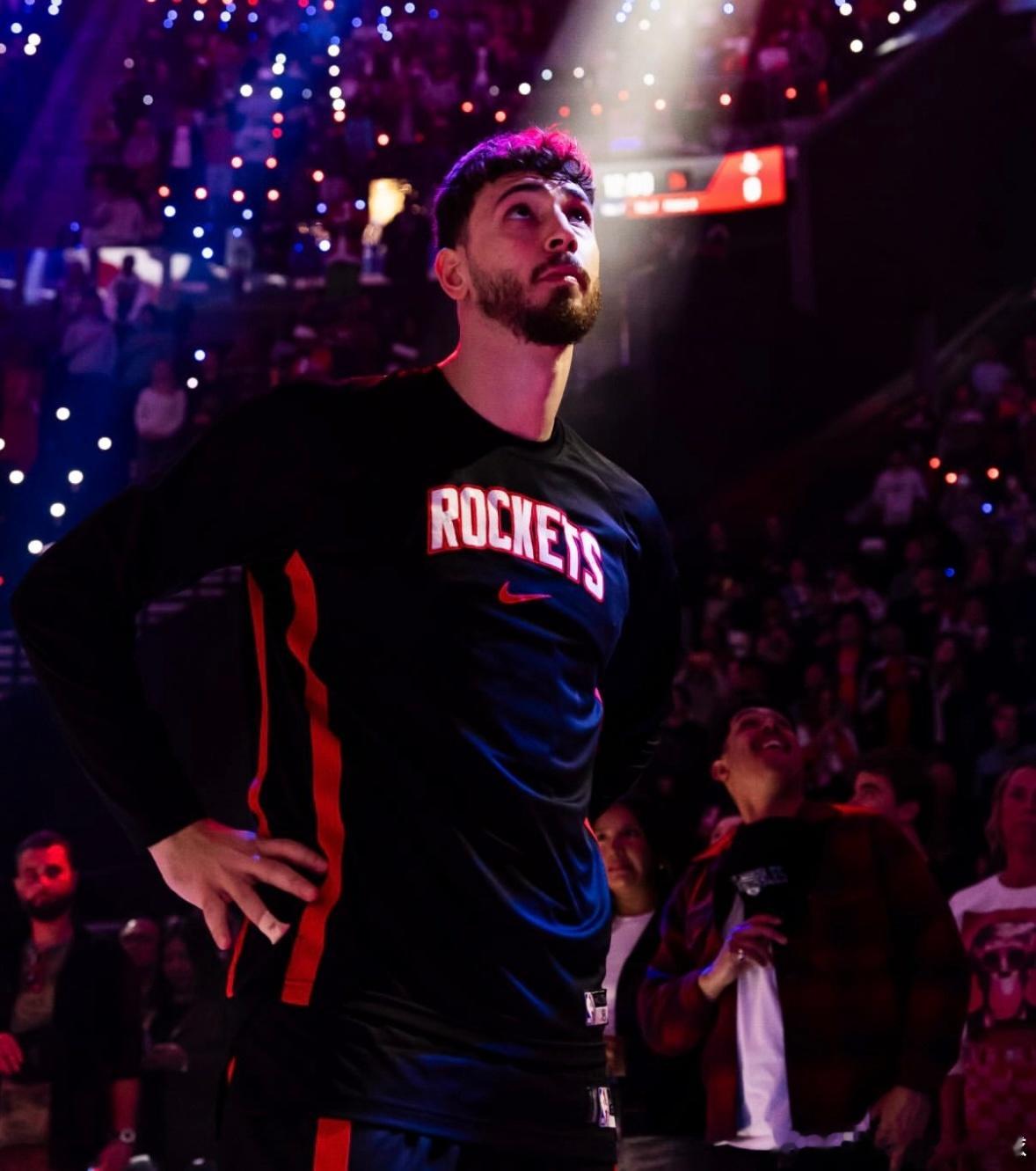 闭上眼睛，开始为明天的笑容预热。晚安，明天见！休斯顿火箭nba圣诞大战休斯顿火箭