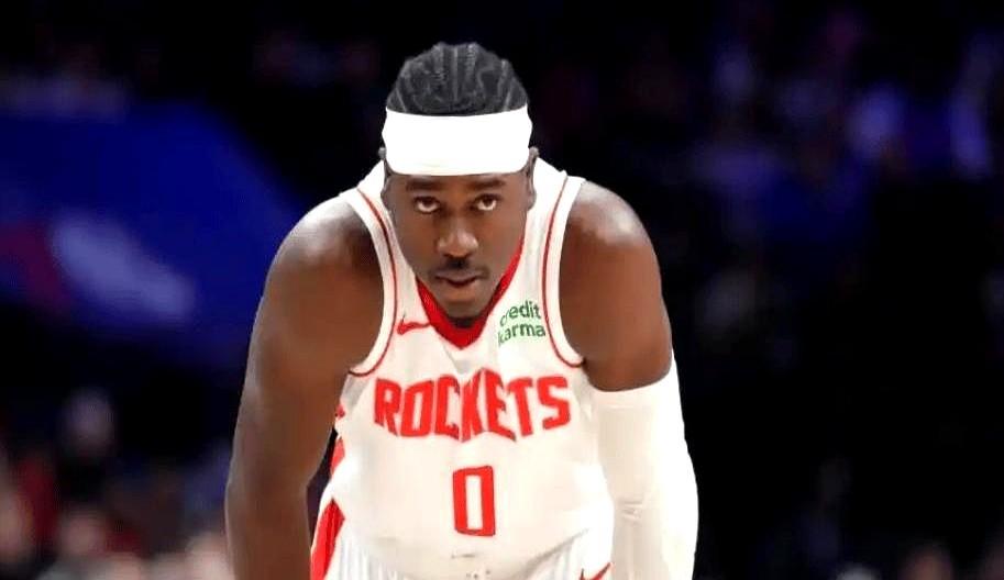 火箭第四节，弃用谢泼德，谢泼德打了几分钟效果不好

教练果断换霍勒迪打满第四节，