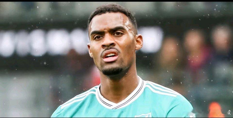 转会专家法布里齐奥·罗马诺在GIVEMESPORT的专栏中透露，利物浦想要和索博