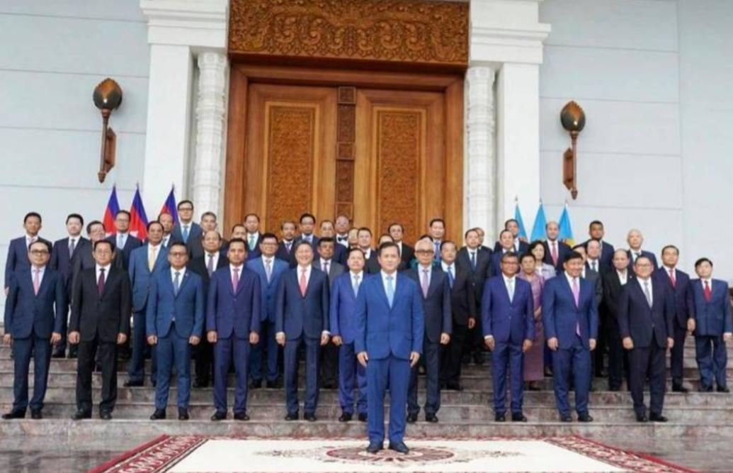 菲律宾倒向了美国，新加坡倒向了美国，柬埔寨倒向了美国，越南也在倒向美国的路上……