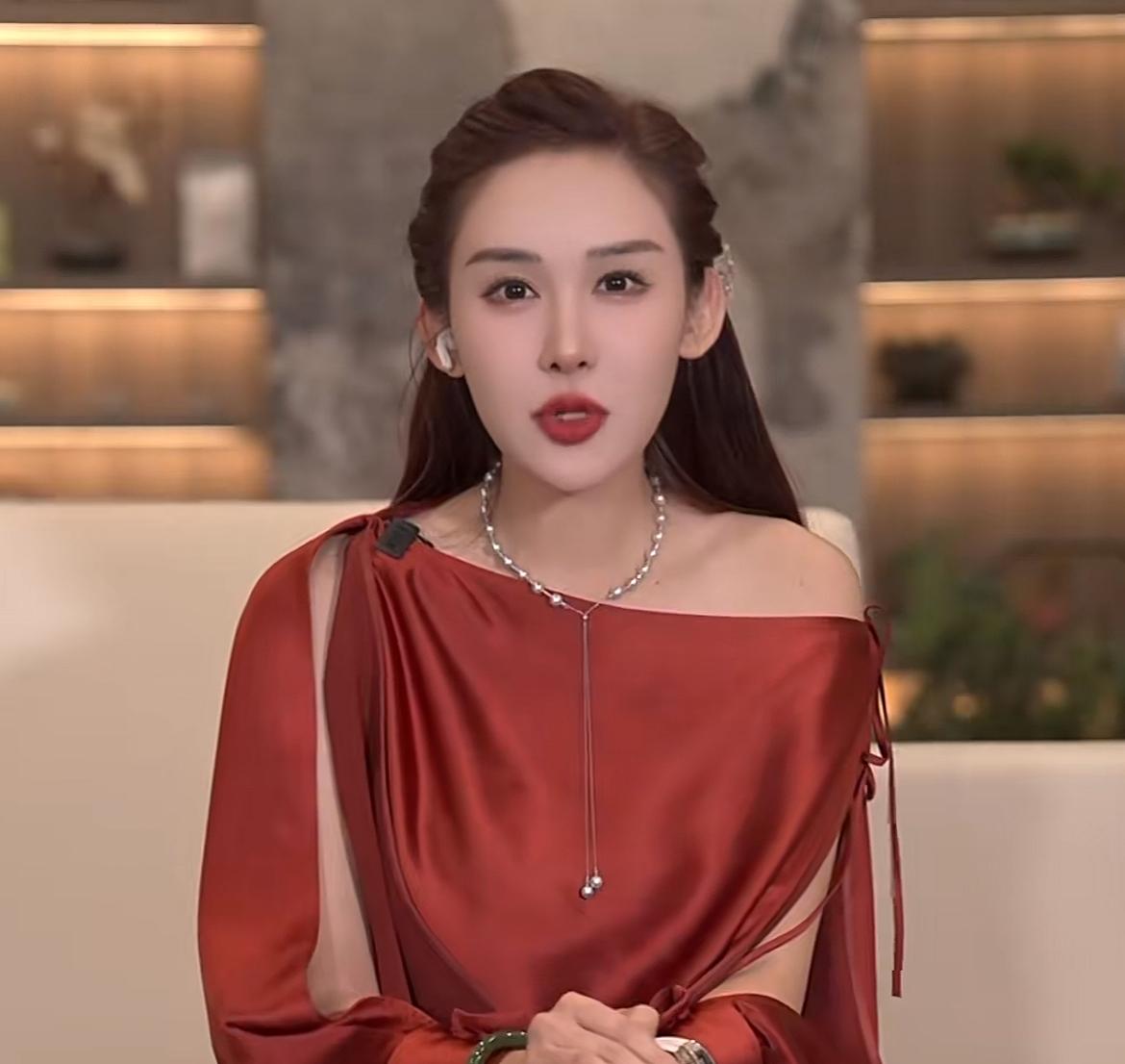 网红“学好姐姐”这次算是塌房塌的彻底了！
前任乌梅番茄正面回应，包括所谓的流产、