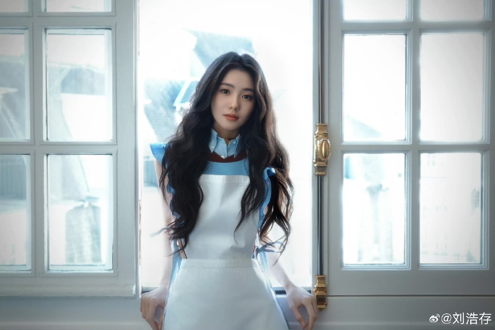 刘浩存巴黎时装周vlog刘浩存吃到了芹菜馅饺子刘浩存 