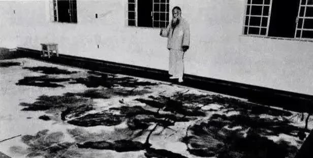 1965年初，67岁的张大千在纽约举办画展，突然，现场有人挑战，说不信他还能画得