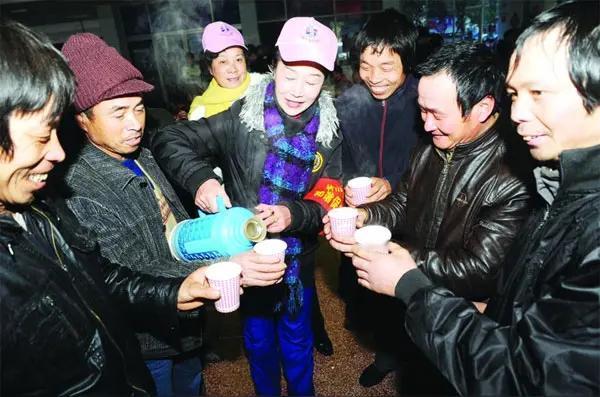 2026开年暖哭全网 这群普通人干的事太戳心
 
谁能想到 2026 年刚开头 