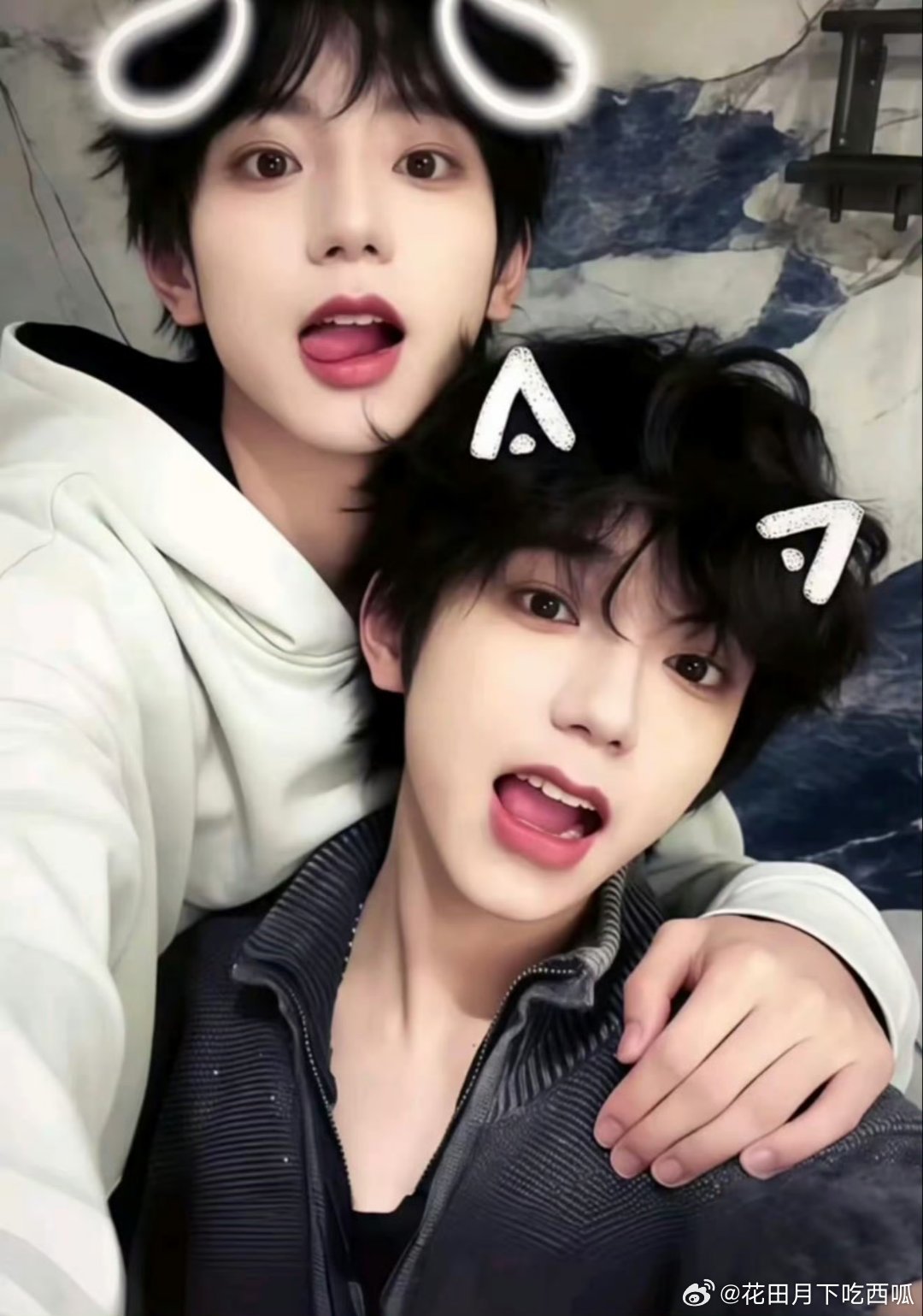 一觉醒来，橹穆批把豚馍超话也手搓成国二了跨代cp顶流和次顶王橹杰、穆祉丞都要了橹