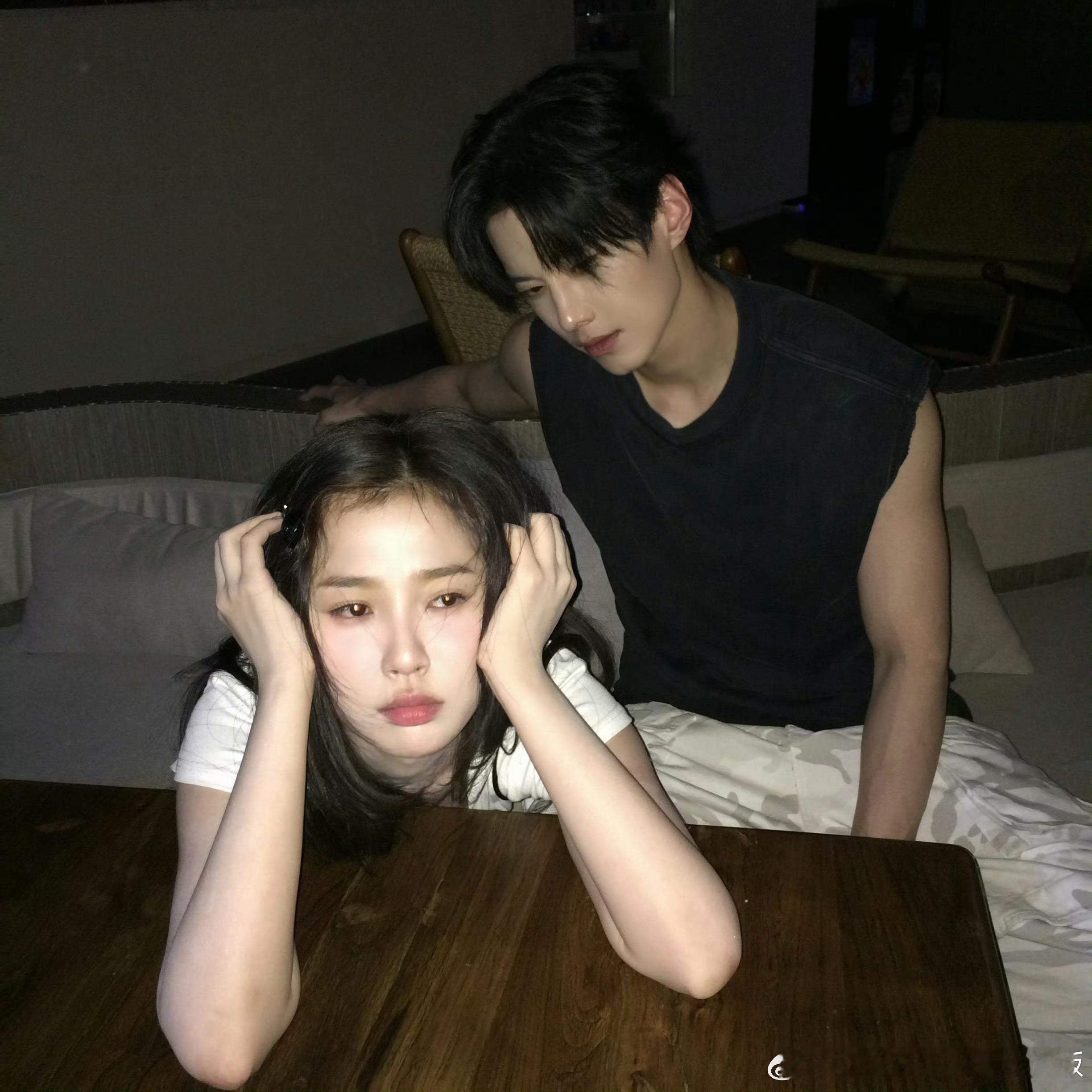 哈哈哈哈才不是纯情小白花呢，白切黑～纯纯魔轨来的