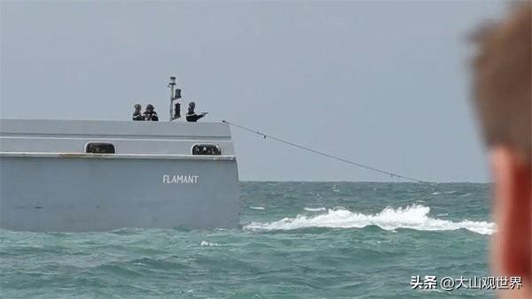 海峡突发插曲！法国军舰朝着英国议员连开17枪
 
老牌冤家英法又闹出新动静。
英