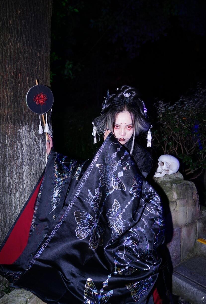 #成都欢乐谷奇幻夜#  欢乐谷万圣节，中式恐怖YYDS！啊哈哈哈哈哈，这个万圣节