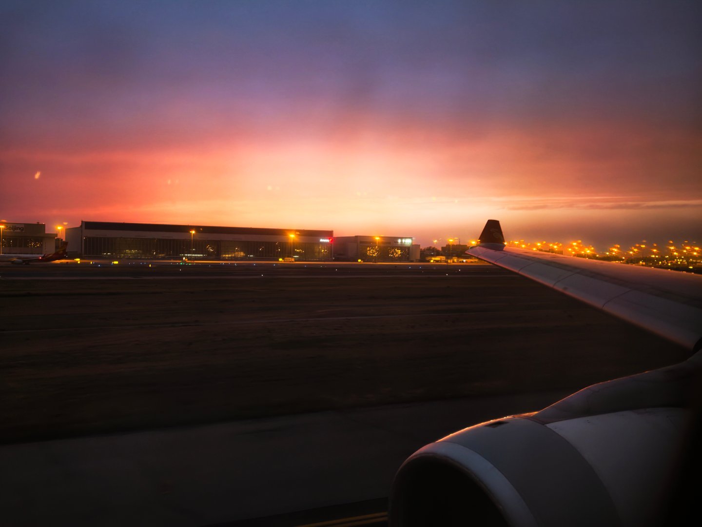北京这晚霞，美哭了不说了，我们赶路去了北京晚霞 北京·首都机场T3航站楼