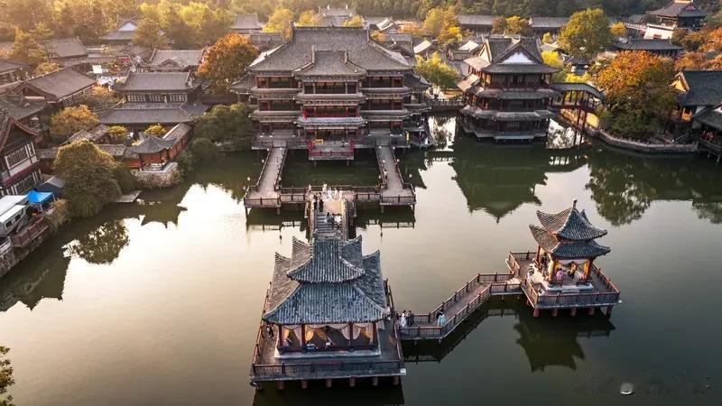 最近一直在看与宋朝有关的历史书籍，比如赵冬梅教授的系列宋史评终，比如李国文讲的宋