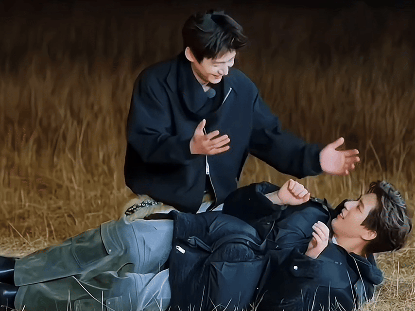 王安宇差点生我手机里被《现在就出发》王安宇笑晕！游戏环节沉浸式表演“我出生”，那