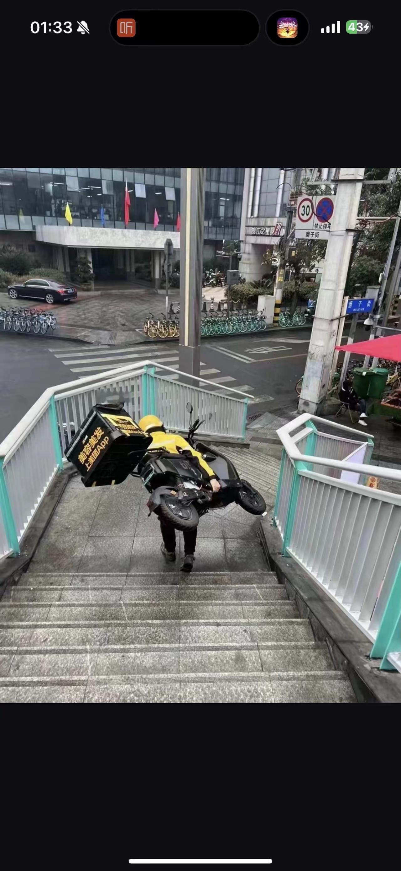 为什么年轻人宁愿送外卖，也不愿意进厂打螺丝，也不愿意去当保安？？这是为何呢？
有