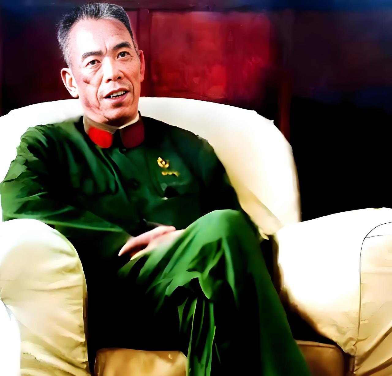 梁兴初拿到平反文件那年，六十八岁。他坐在木椅上，把“恢复大军区正职待遇”几个字看