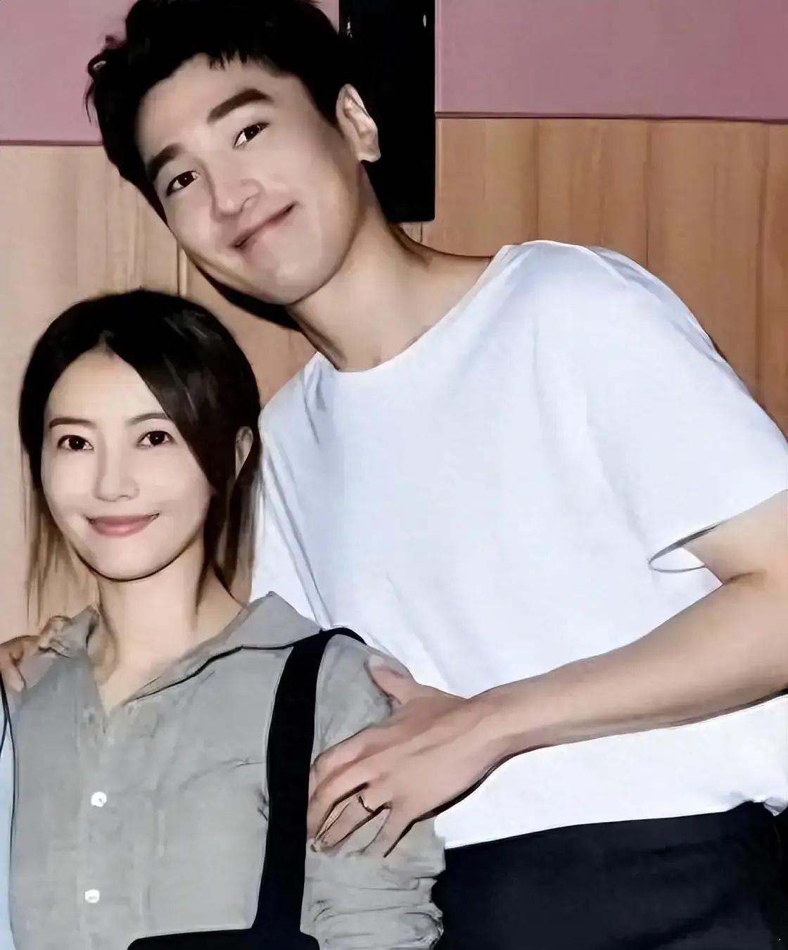 主持人问赵又廷：“你最欣赏高圆圆哪一点？”赵又廷说：“我最欣赏的，就是她懂我。那
