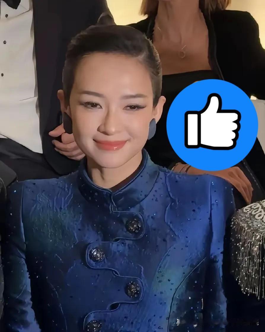 汪峰没想到吧，你老婆已经46岁了，在米兰时装周上依然是惊艳四座。

章子怡身穿高