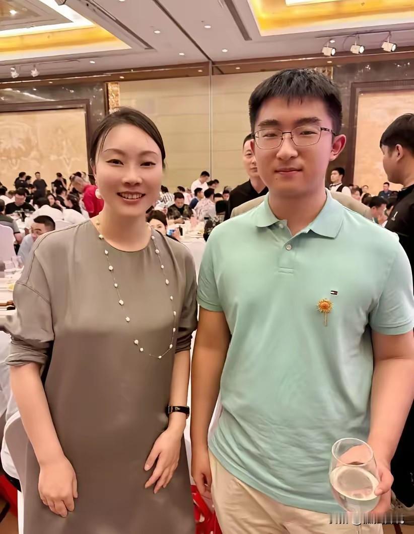 最近喜欢刷朱也天的视频，他真的是少爷中的劳斯莱斯，可不止迈巴赫！他可以说是含着金