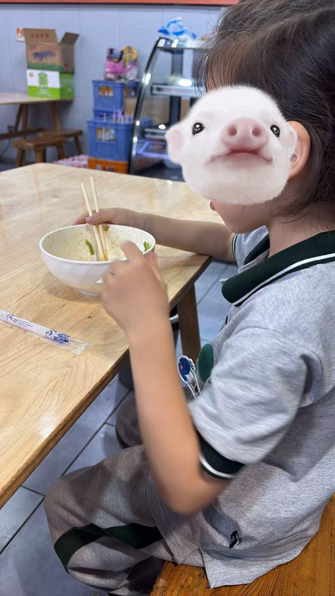 一枚乖乖吃饭的宝儿～月月的世界