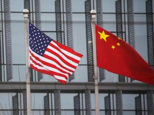 全世界现在都在赌中国和美国到底谁先扛不住。目前的状况是中国有货，美国有钱，但美国