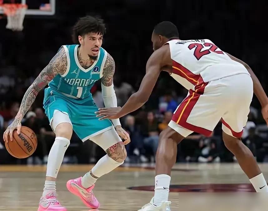 别再聊那记封盖了。热火不是死在最后0.1秒，是死在阿德巴约倒下的那一刻。那一摔，