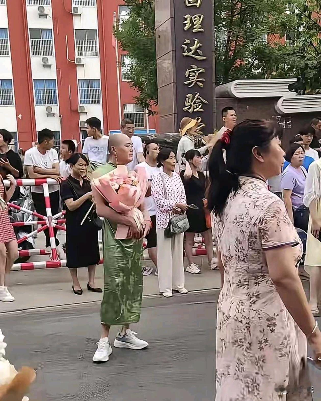 爸爸也希望孩子能够旗开得胜
