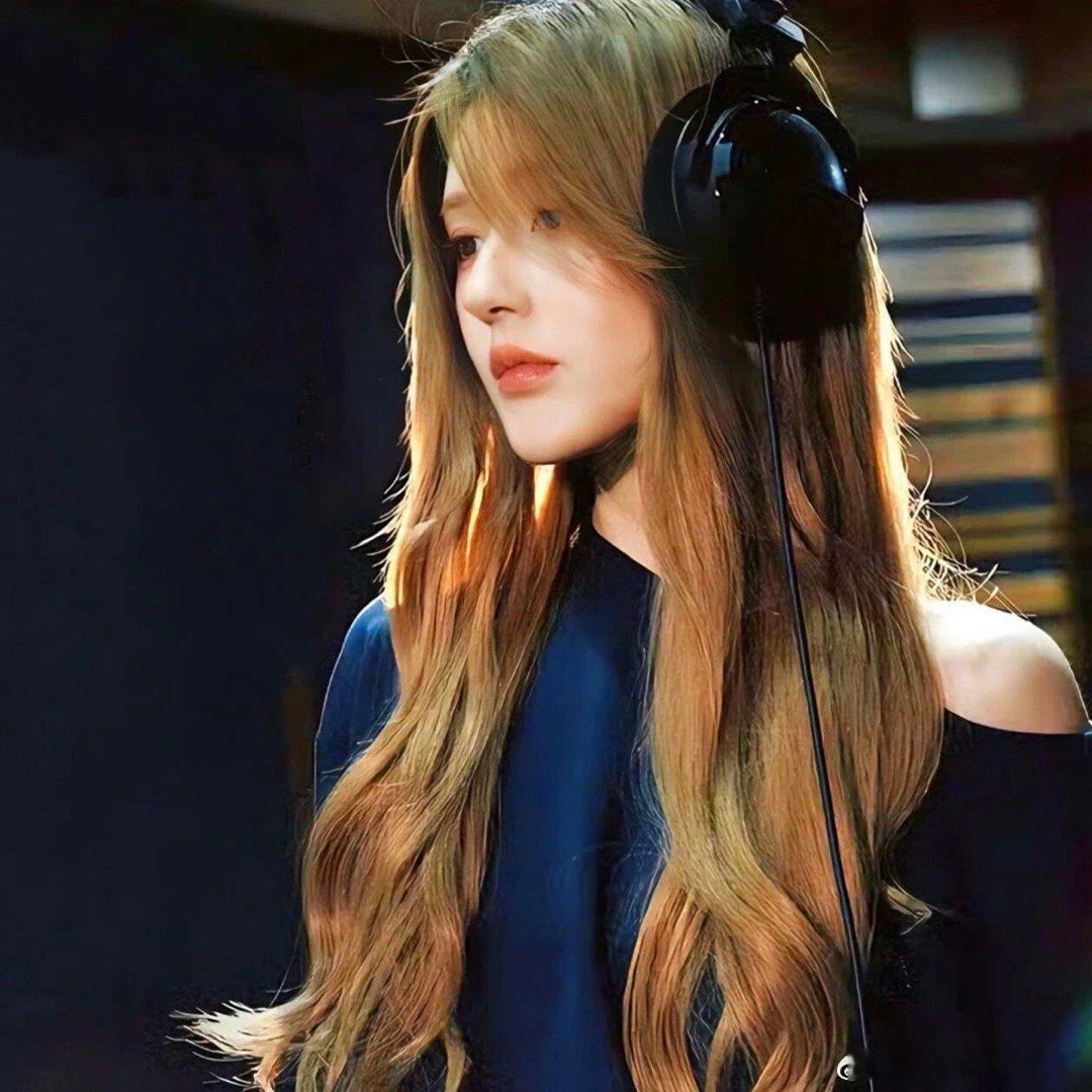 🍉🐱厂那边已经给赵露思开好个人工作室了，人员配置都已完善。她这回待遇还是蛮好