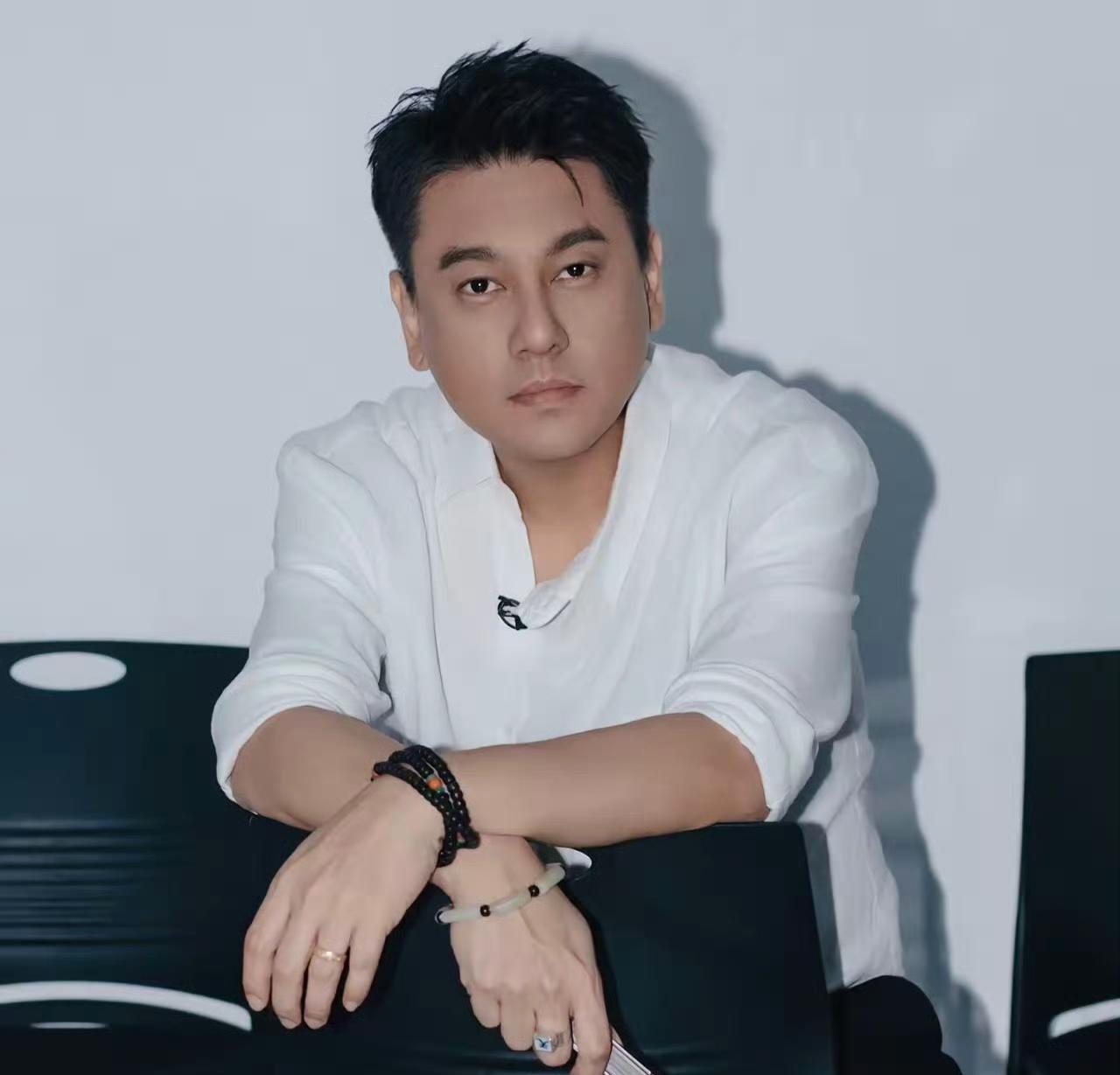 朱孝天的事儿，给所有成年人敲了记警钟。他说话直来直去，吐槽团队、抱怨演出，确实够