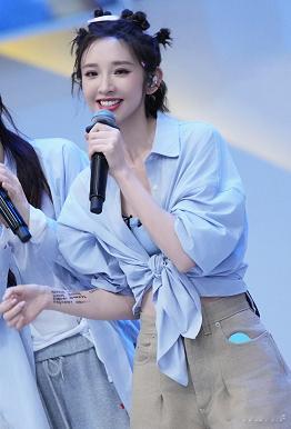 小室放出唐艺昕浪姐五公小考花絮，扎满小揪揪的造型直接甜到出圈 浪姐五公的未公开小