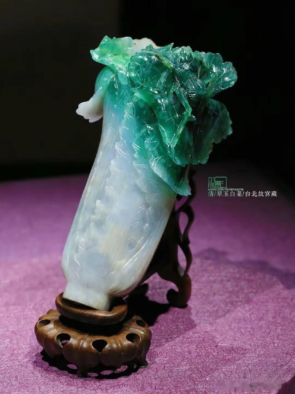 台北故宫博物院的三大镇馆之宝：1，翠玉白菜。它利用玉石自然天成的色泽分布，巧妙地