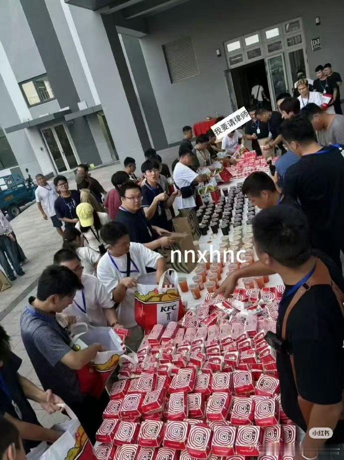 马嘉祺中秋请客剧组了马嘉祺中秋请客剧组《我们生活在南京》，真是人帅心善的小哥哥一