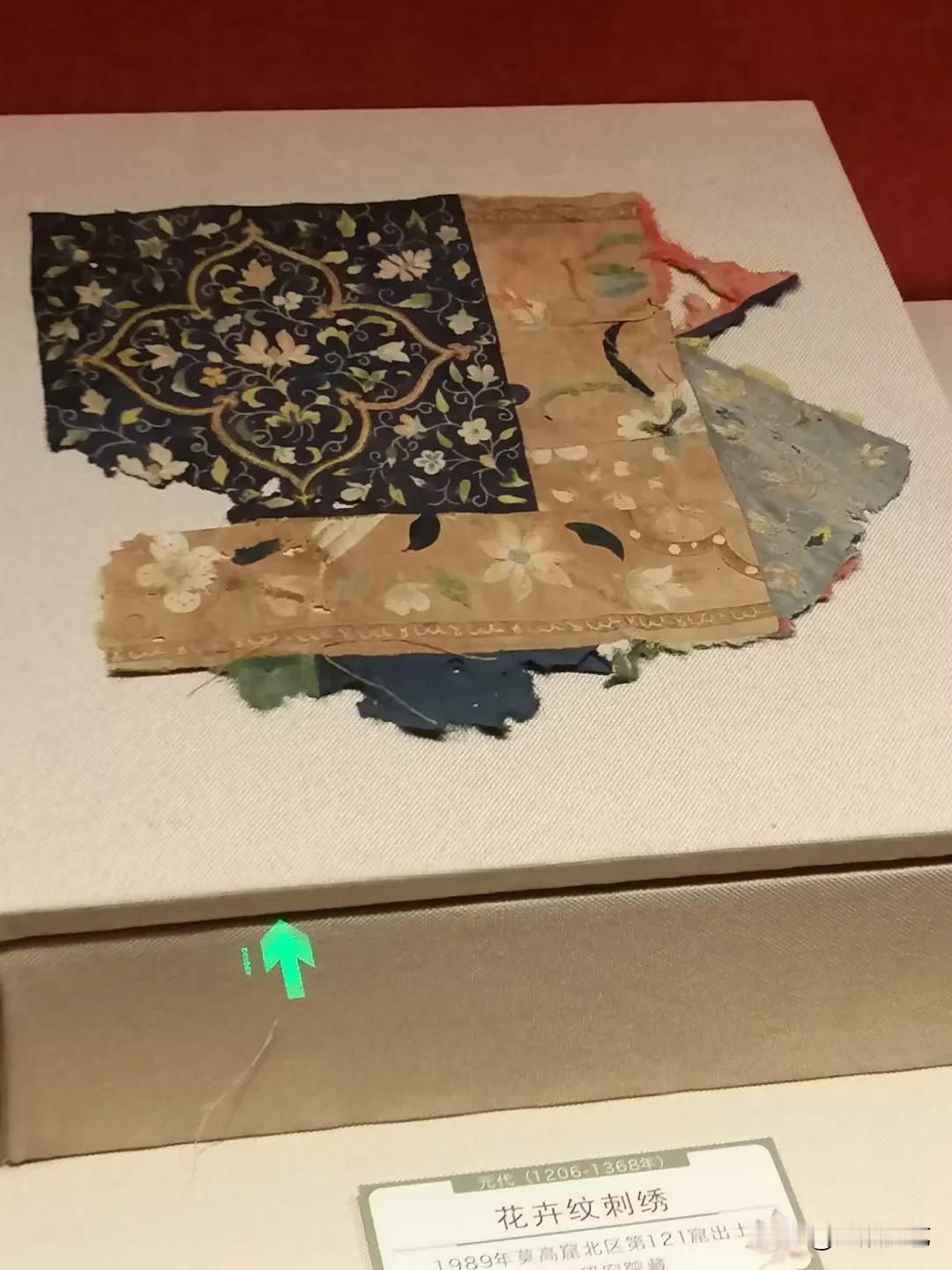 千年壁画穿越时空重现眼前，飞天的飘逸、佛像的慈悲，每一幅都震撼到失语，为文化瑰宝