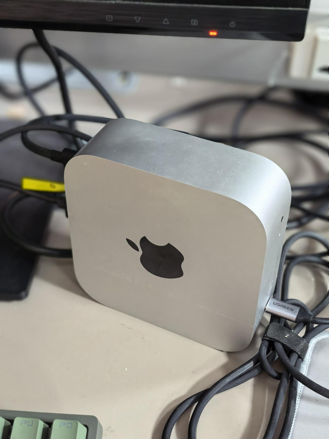 刚刚数了一下，我们工作室有 4 台在用的 Mac mini ，占了办公电脑的近半