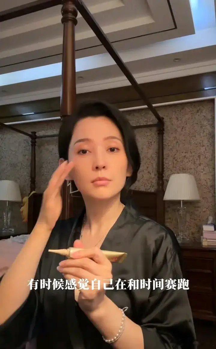 #汪峰女友森林北晒日常生活vlog#今天汪峰女友森林北发个人日常生活视频，不得不