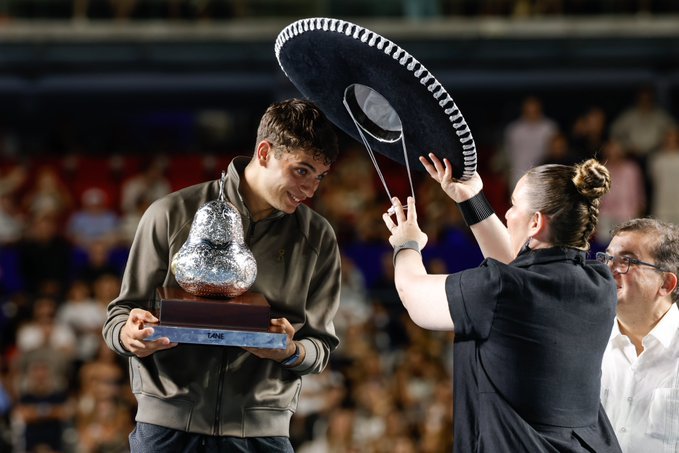 科博利本赛季开盘其实非常地狱：澳网一轮游、转战蒙彼利埃首战出局、来到达拉斯还是一