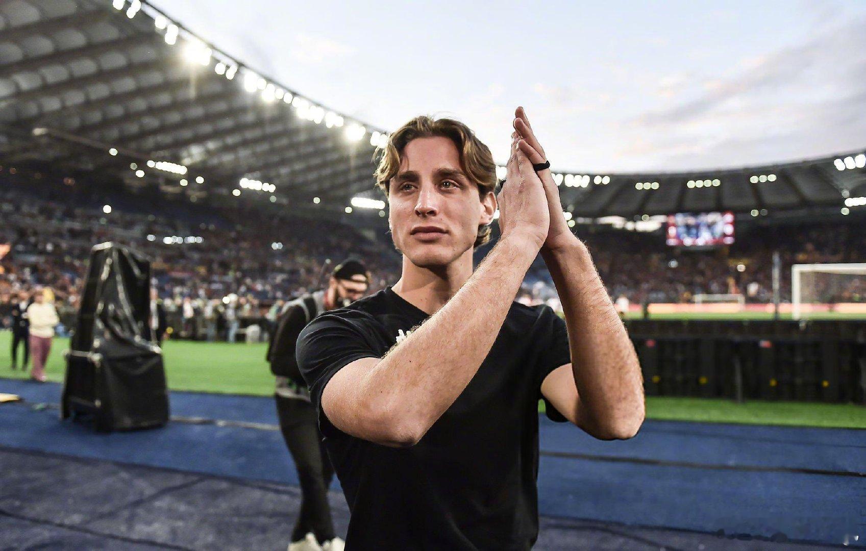 【出国闯荡】迪马济奥：23岁的博韦正在和罗马谈判解约事宜，他想出国踢球。博韦去年