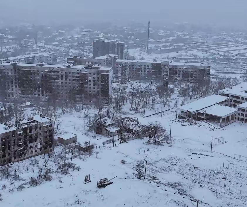 乌克兰彻底懵圈了，正当俄军猛烈乌方能源设施之际，一场极度寒冷的冬季寒潮不期而至，