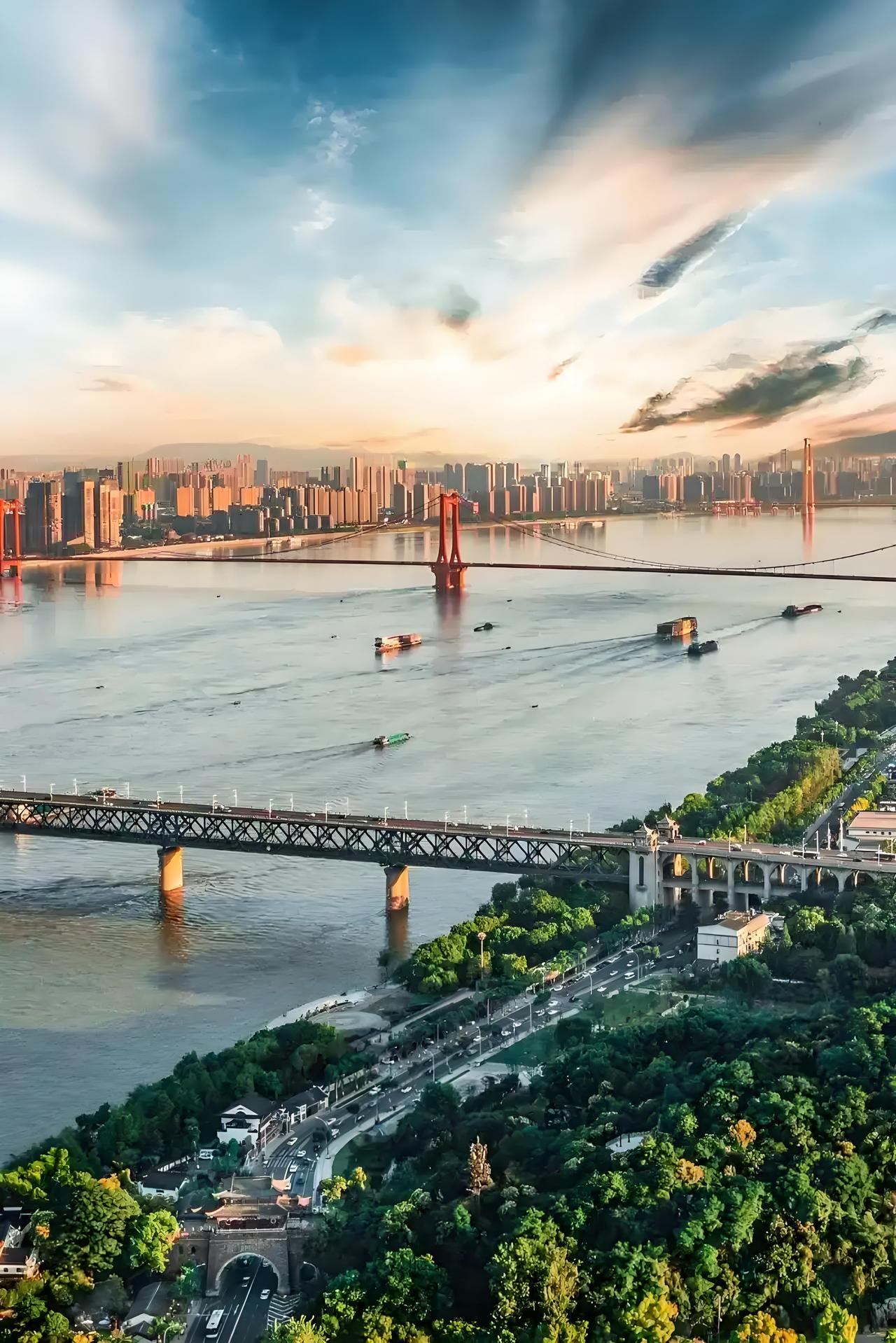 奋进江城共筑新篇 “奋进江城共筑新篇”，这可不是一句空话，在江城，处处都有令人动