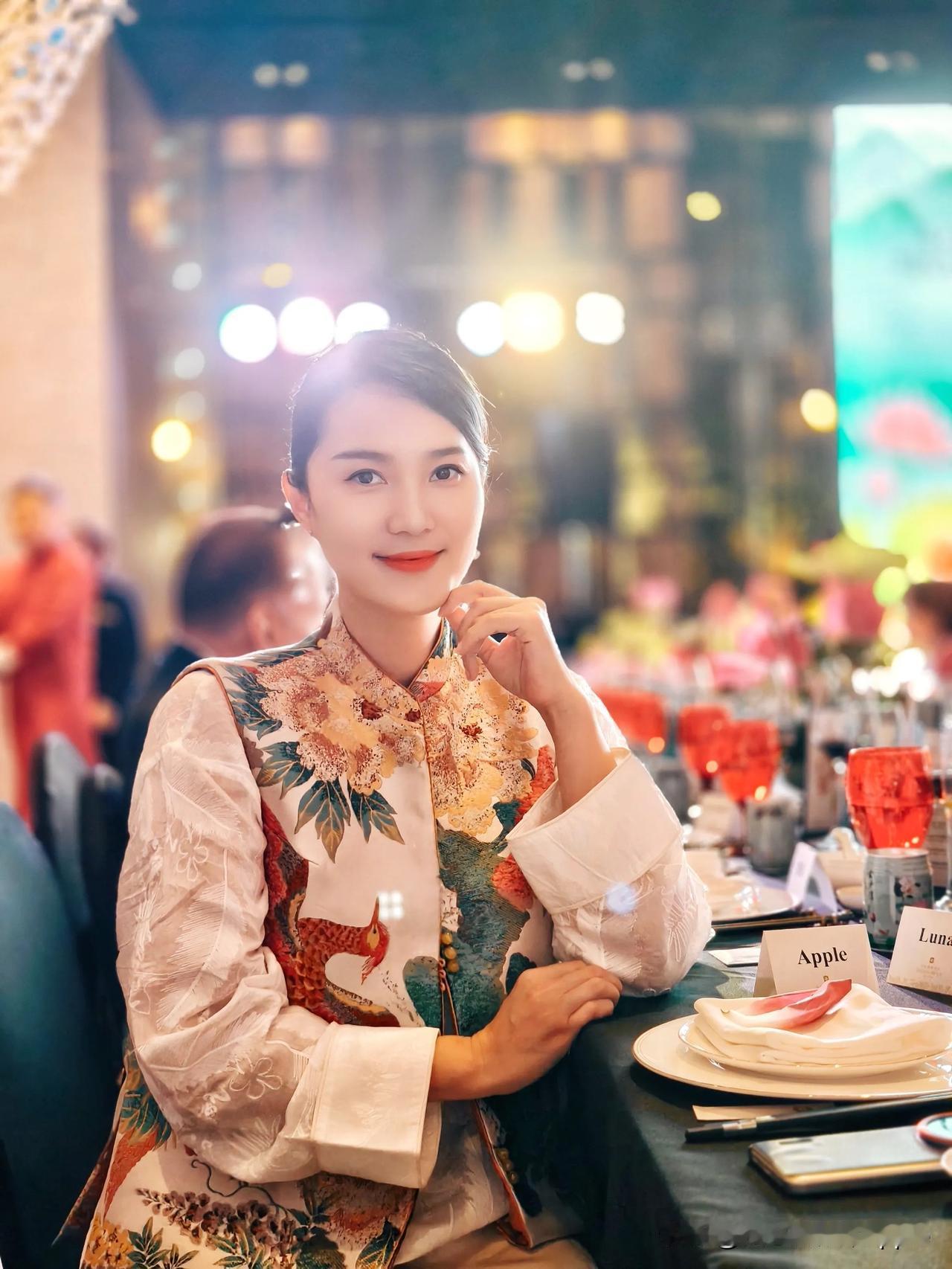 蟹是美味，人人喜爱，无间南北，不分雅俗。每年的金秋之际也是香格里拉的传统“寻蟹季