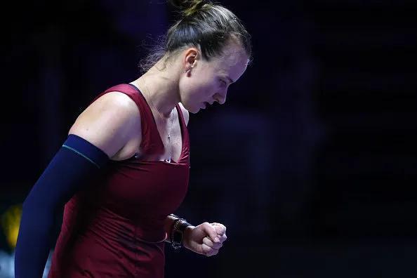 克雷吉茨科娃收获小组首胜✅

#利雅得WTA年终总决赛# 橙组第二轮小组赛，克雷