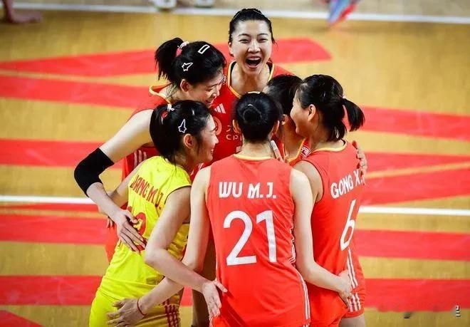 中国女排今晚3-2逆转战胜世界排名第一的土耳其队，主力球员得分及表现：
1.李盈