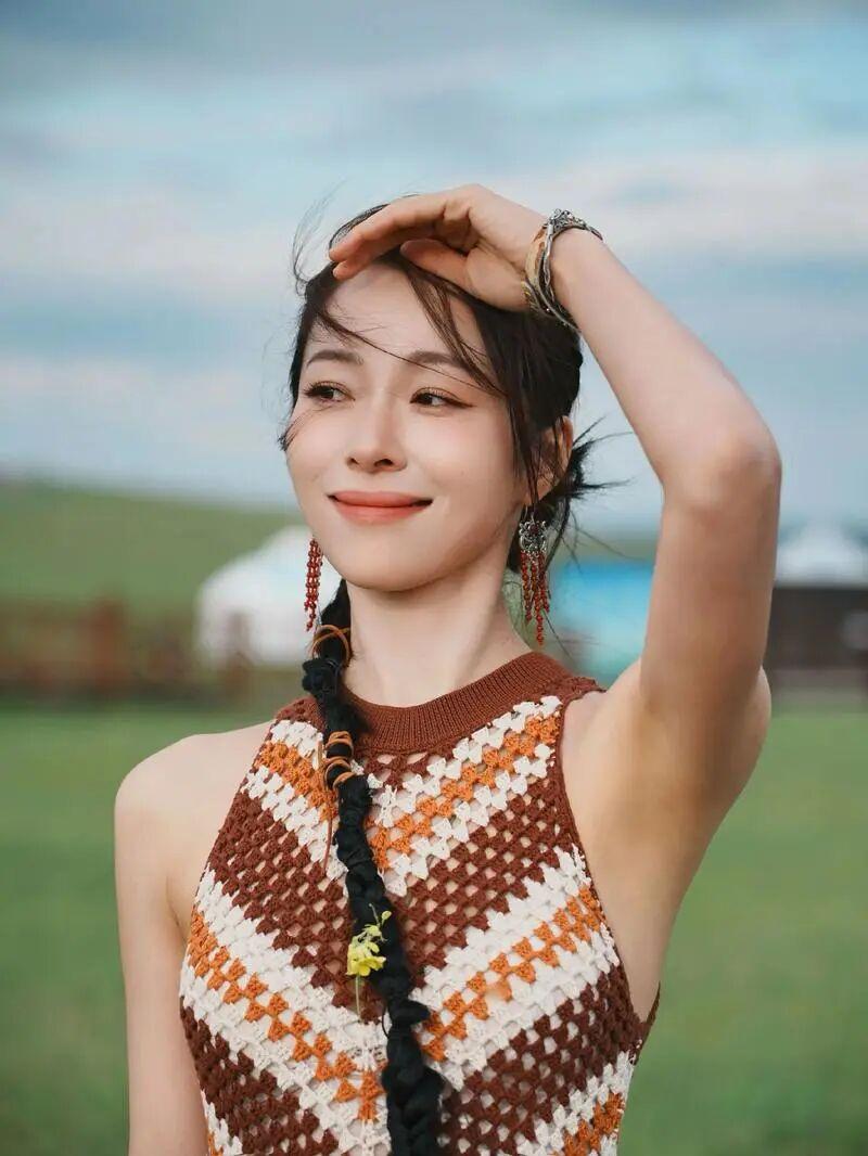 最近看《假期中的她们》，真被江一燕的状态戳到了。42 岁的她，没了往日红毯上的精