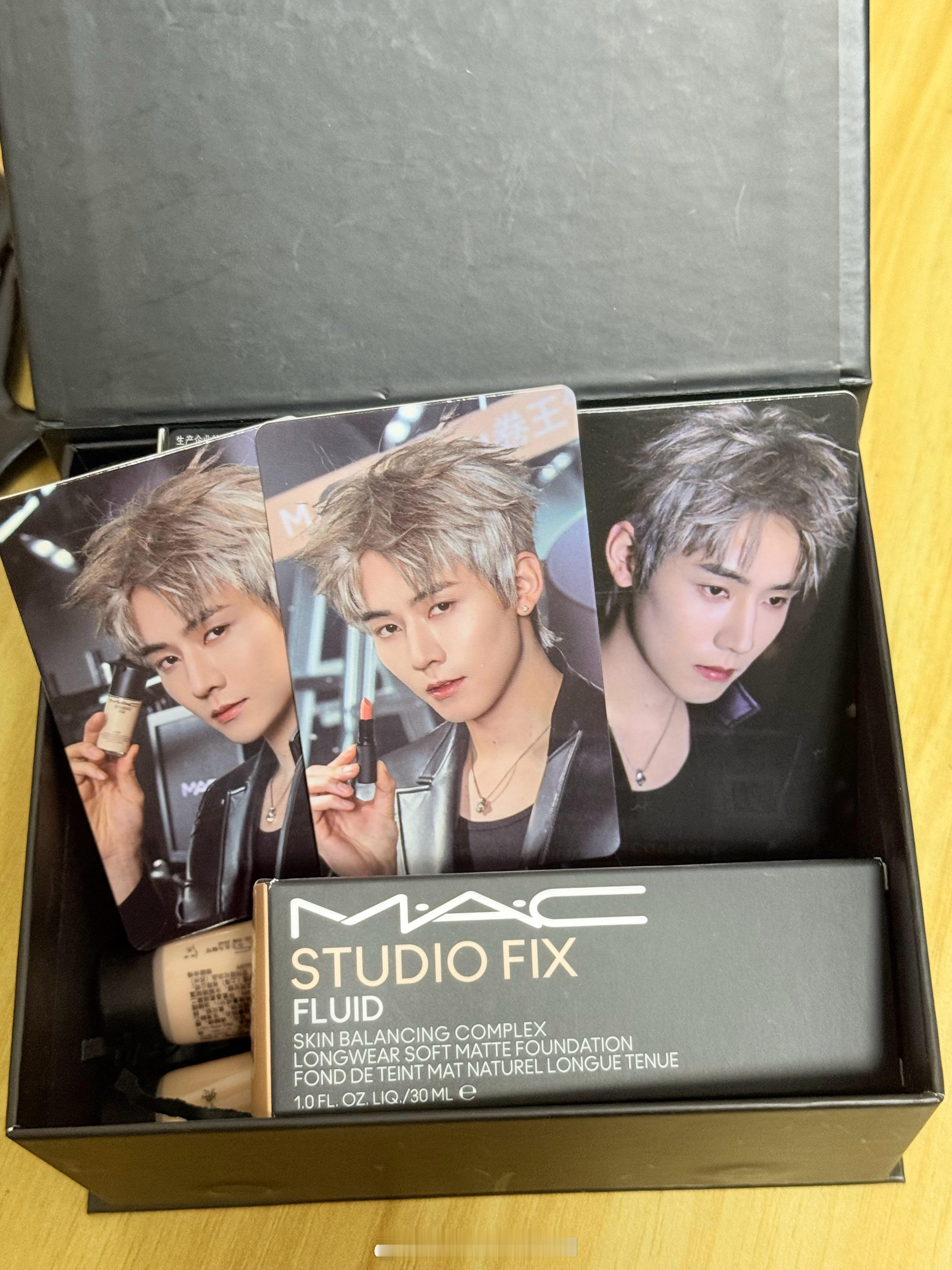 任豪POI 任豪你认识这个白毛帅哥嘛怎么能帅成这样