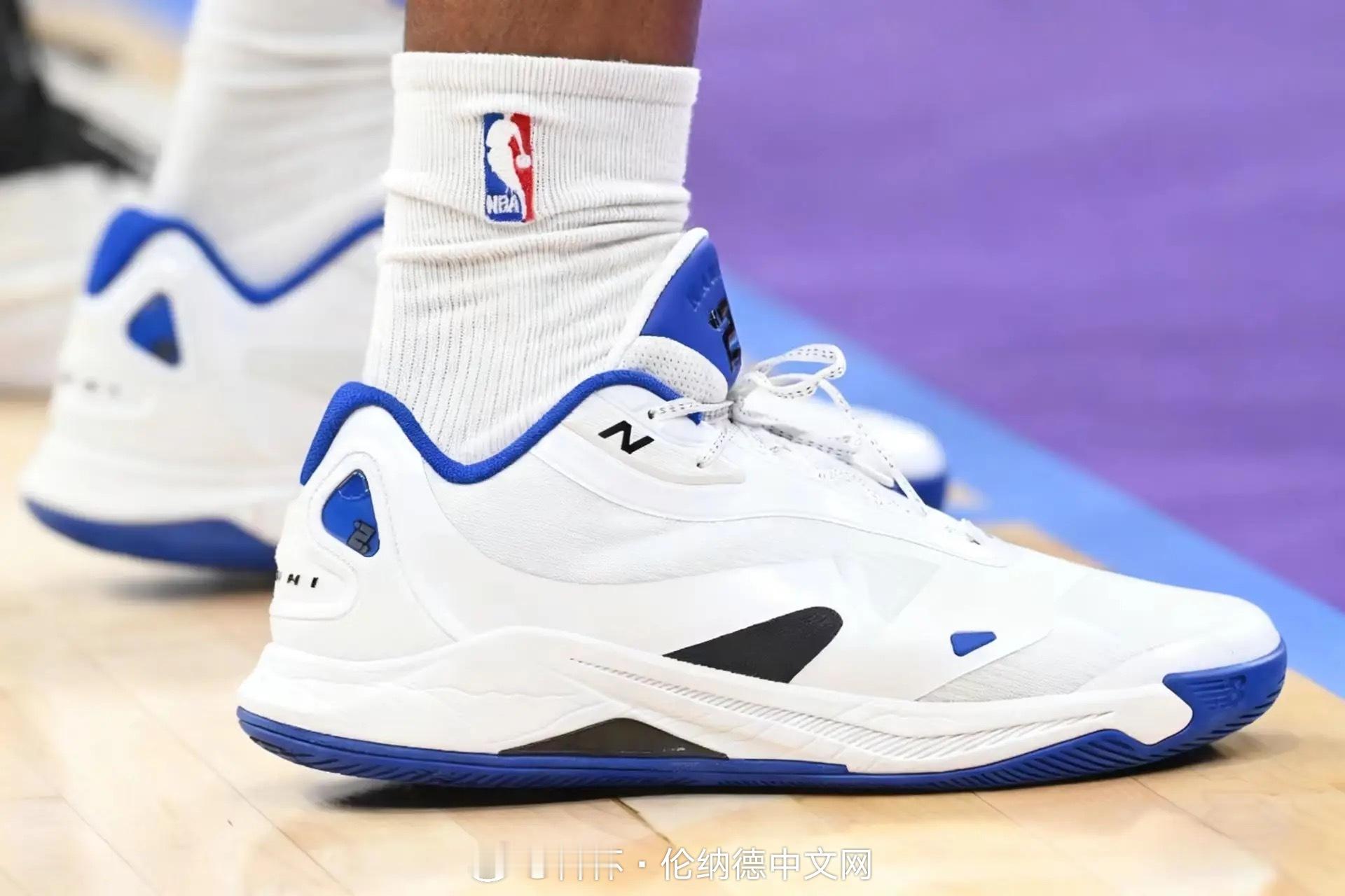 伦纳德今日上脚球鞋——白蓝色New Balance Kawhi 4👟科怀·伦纳