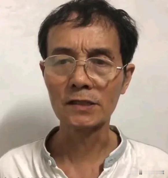 李长柳昨日(31日)接受了媒体记者的专访时称: “为了某些原因，目前自己仍滞留在