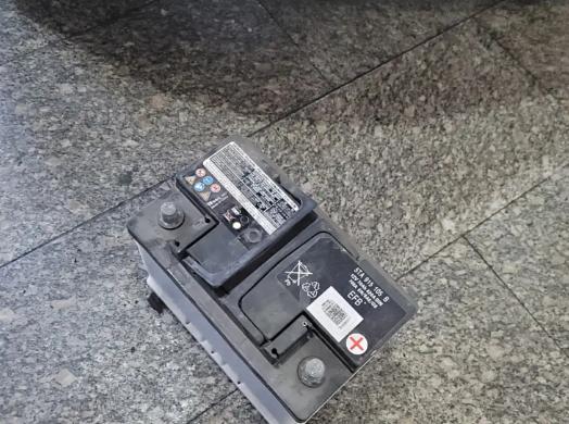 前段时间天气比较冷，早上上班的时候突然打不着车了。给当地买车的4s店打了一个电话