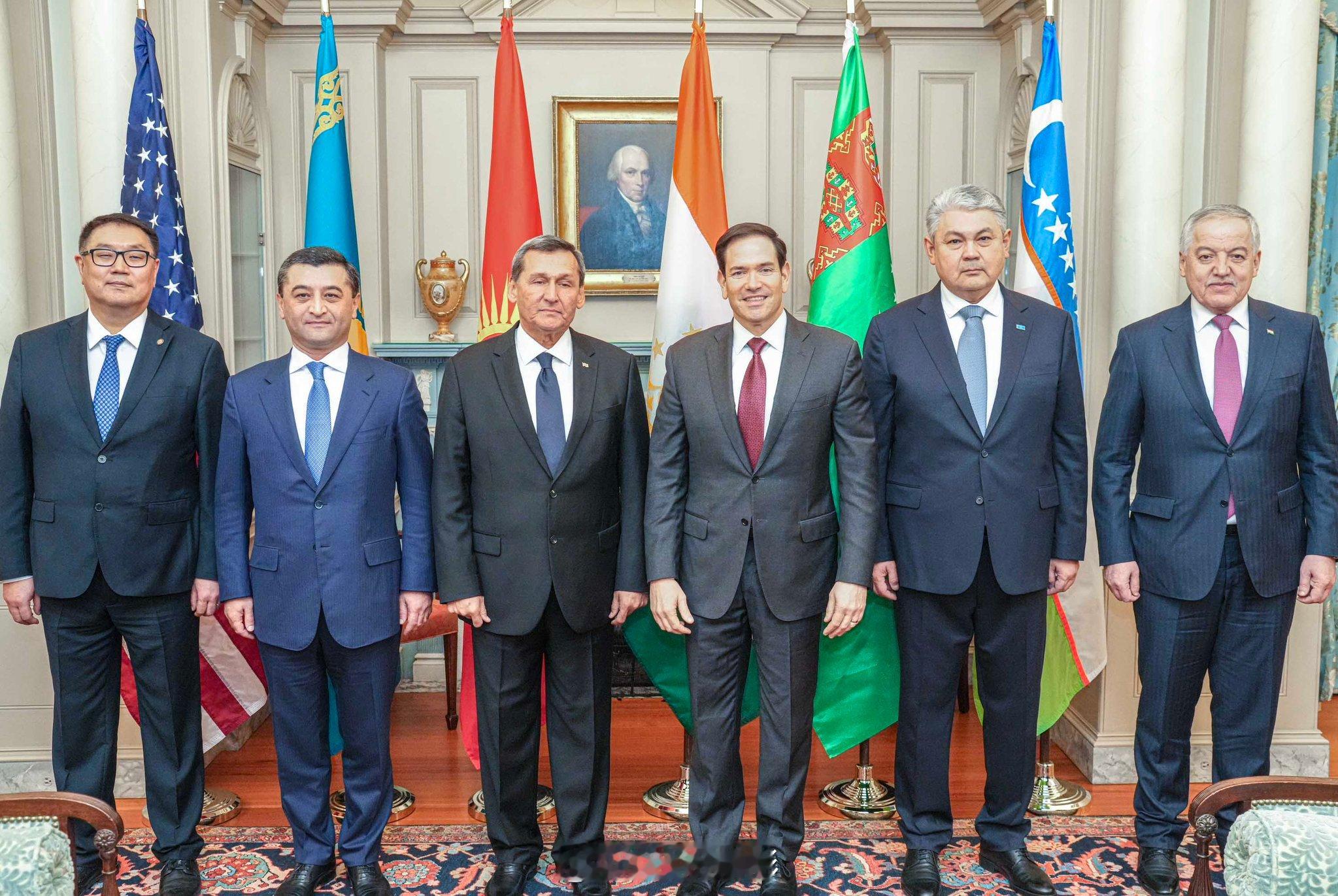 中亚五国外长到美国华盛顿和鲁比奥开5+1会议。鲁比奥称，在特朗普总统的领导下，美